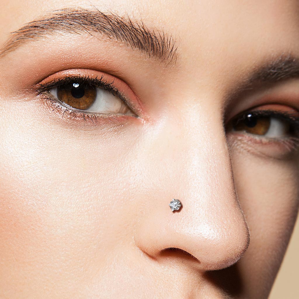 Titanium Silver 'L' Bend Clear Star Gem Nose Stud model